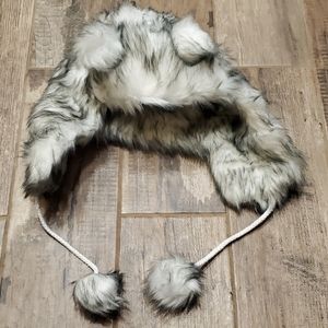 NWT rue21 ear flap fuzzy hat with pom poms in cream/grey